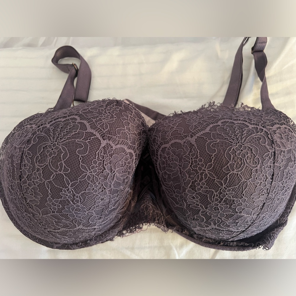 Victoria’s Secret 38DDD “Tornado” color greyish purple lace bra